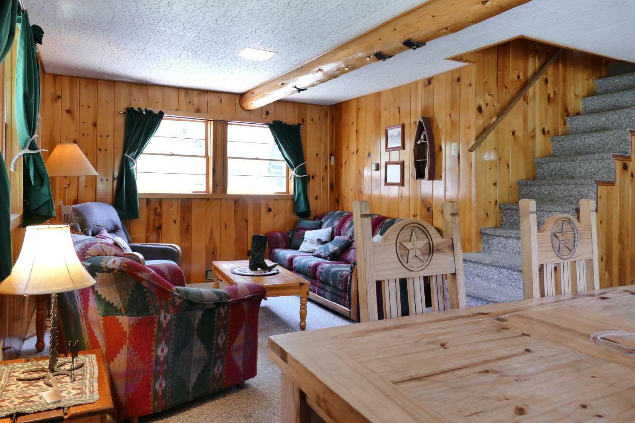 Готель Bill Cody Ranch Екстер'єр фото
