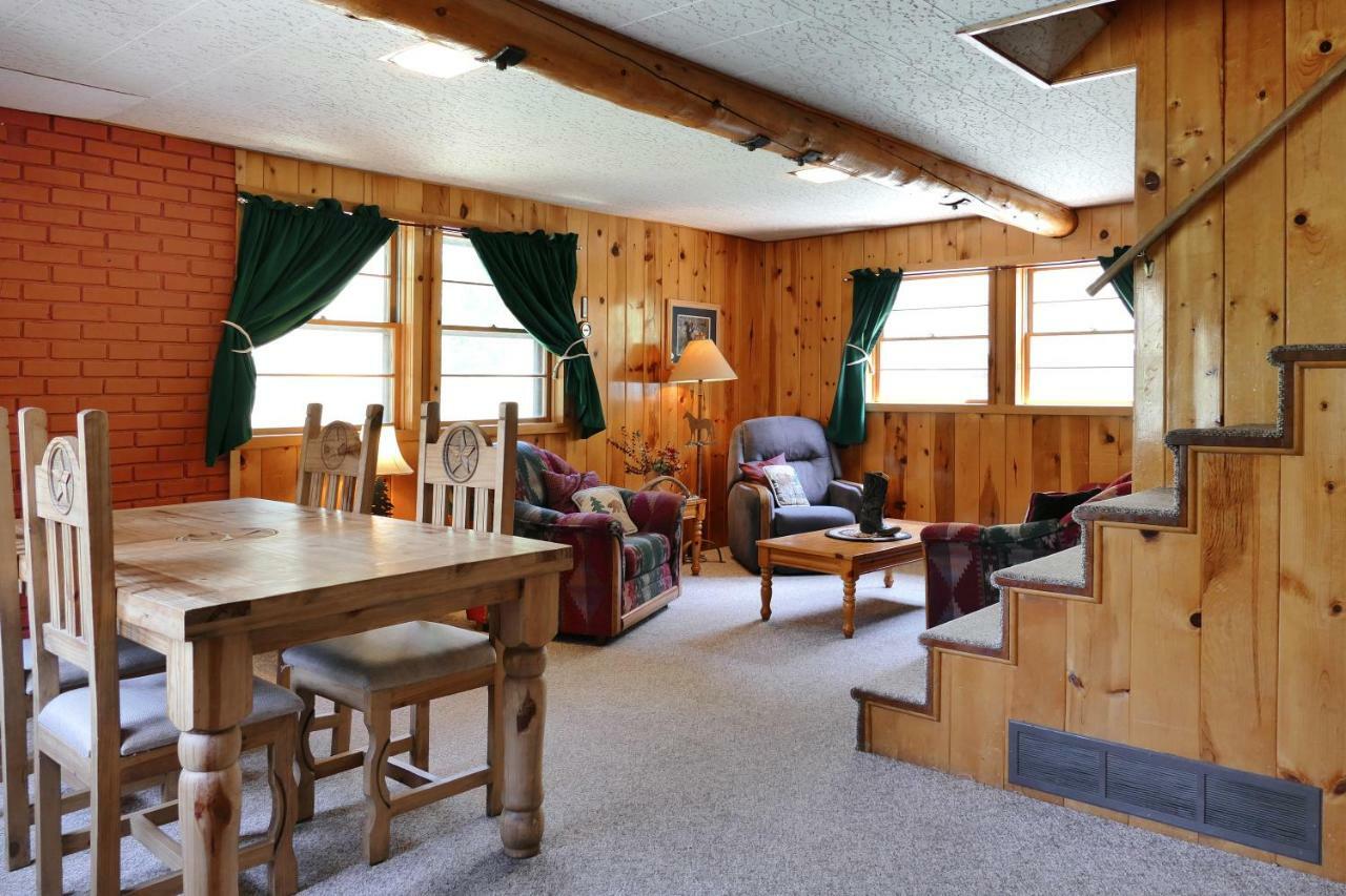 Готель Bill Cody Ranch Екстер'єр фото